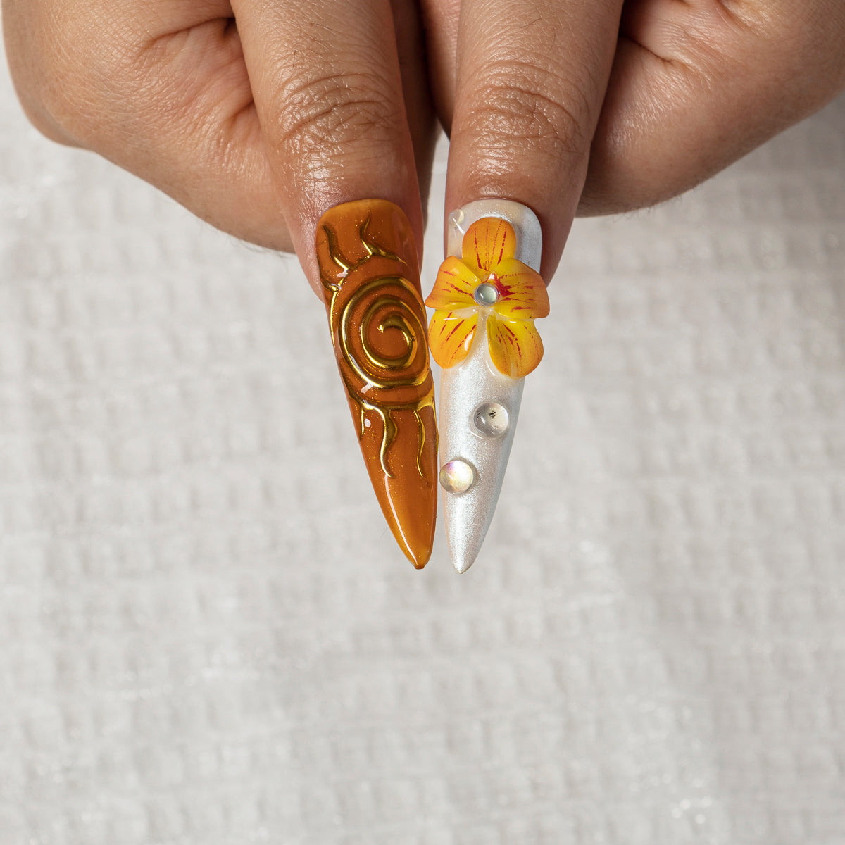 Solar Shell Bloom STLO0031 press-on nails hand model scene view 3