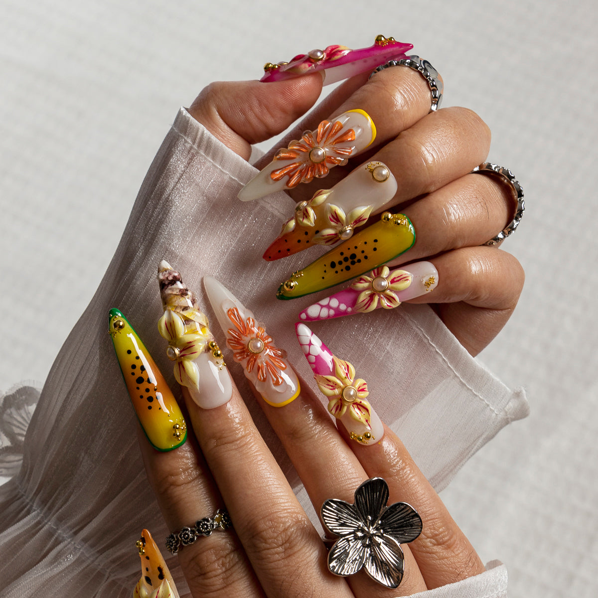 Mango Muse STLO0037 press-on nails hand model scene view 1