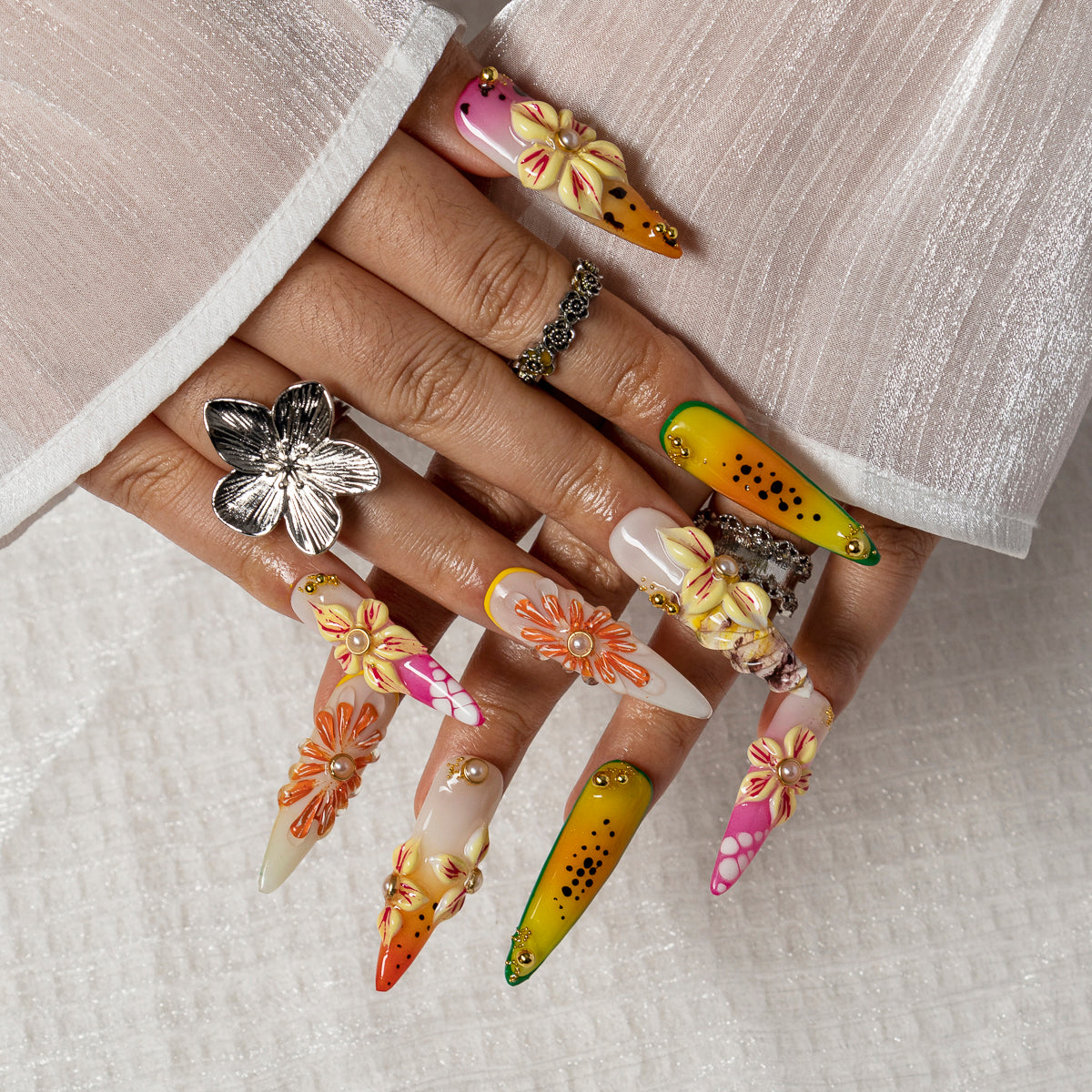 Mango Muse STLO0037 press-on nails hand model scene view 2
