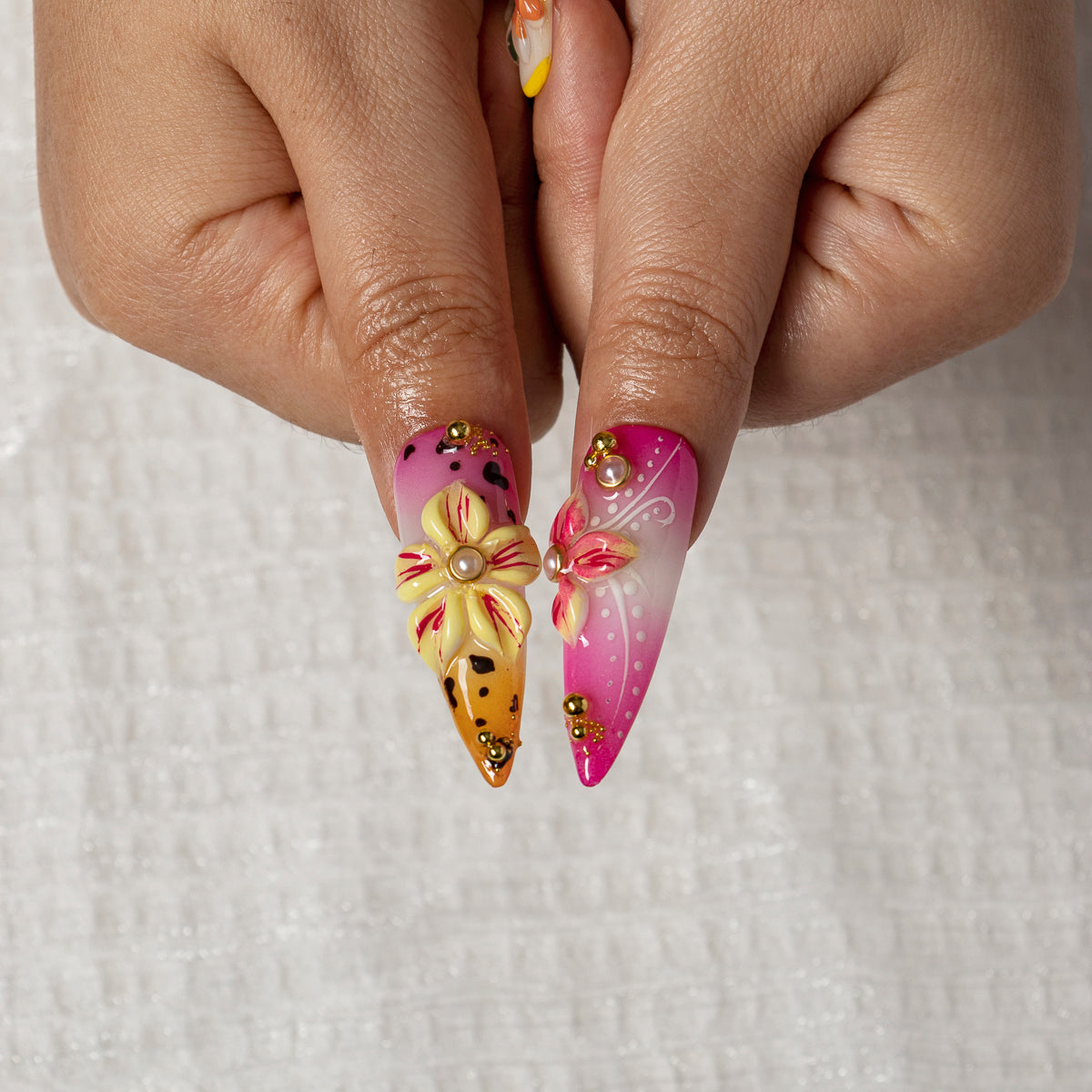 Mango Muse STLO0037 press-on nails hand model scene view 3