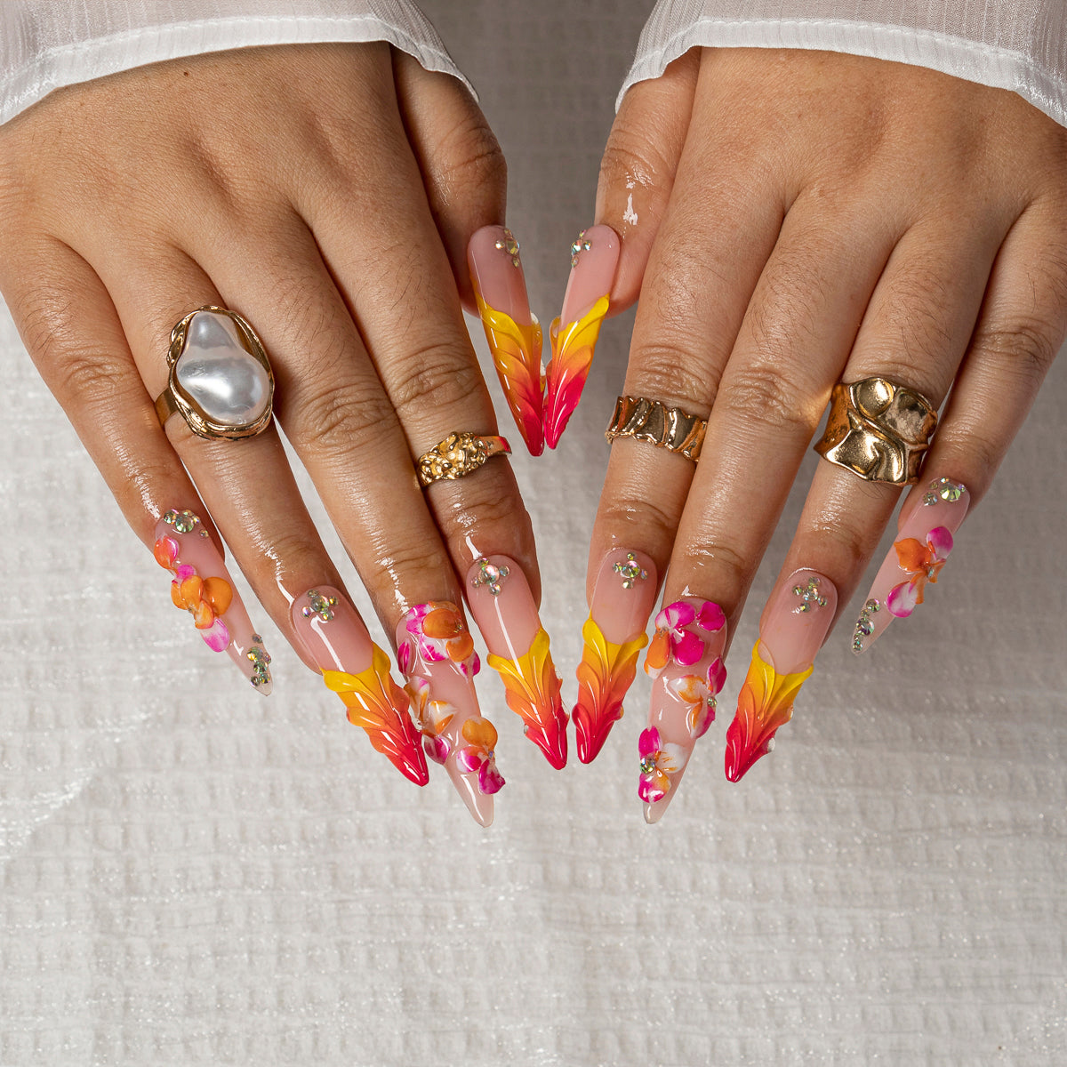 Ember Bloom STLO0043 press-on nails hand model view 2