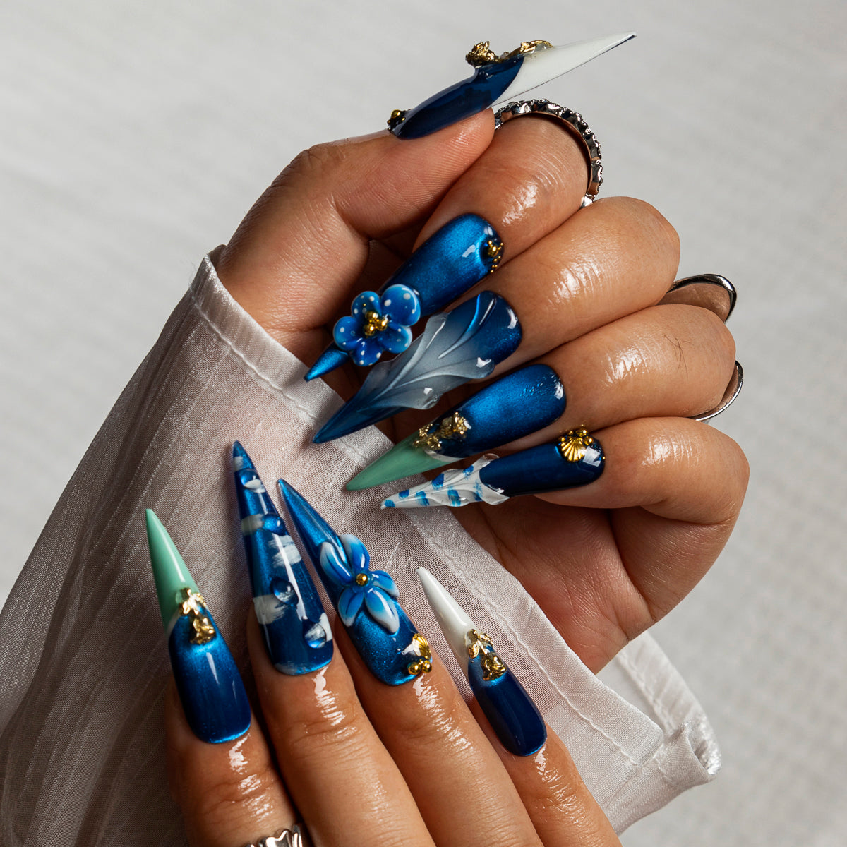 Azure Shell Bloom STLO0045 press-on nails hand model scene view 1