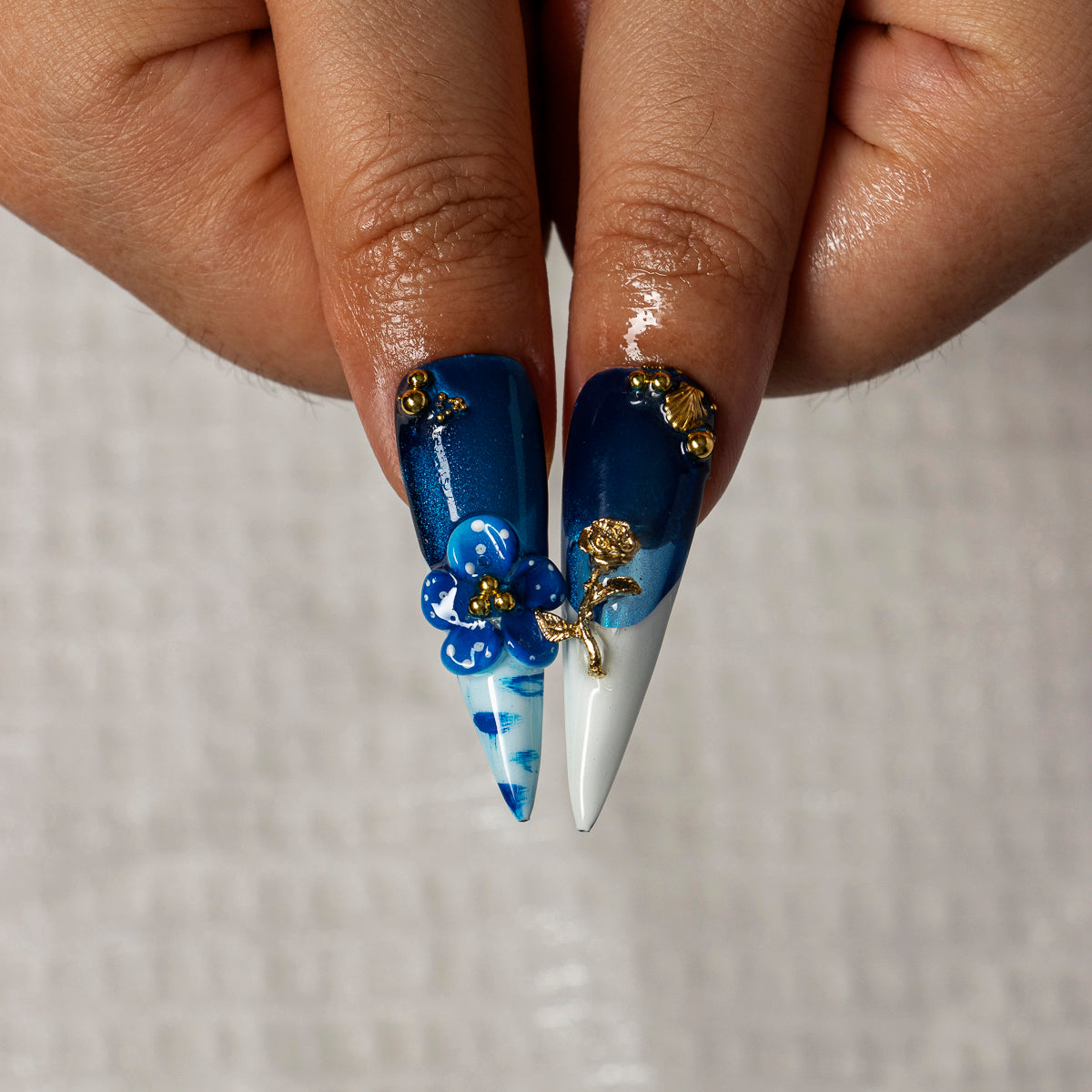Azure Shell Bloom STLO0045 press-on nails hand model scene view 3