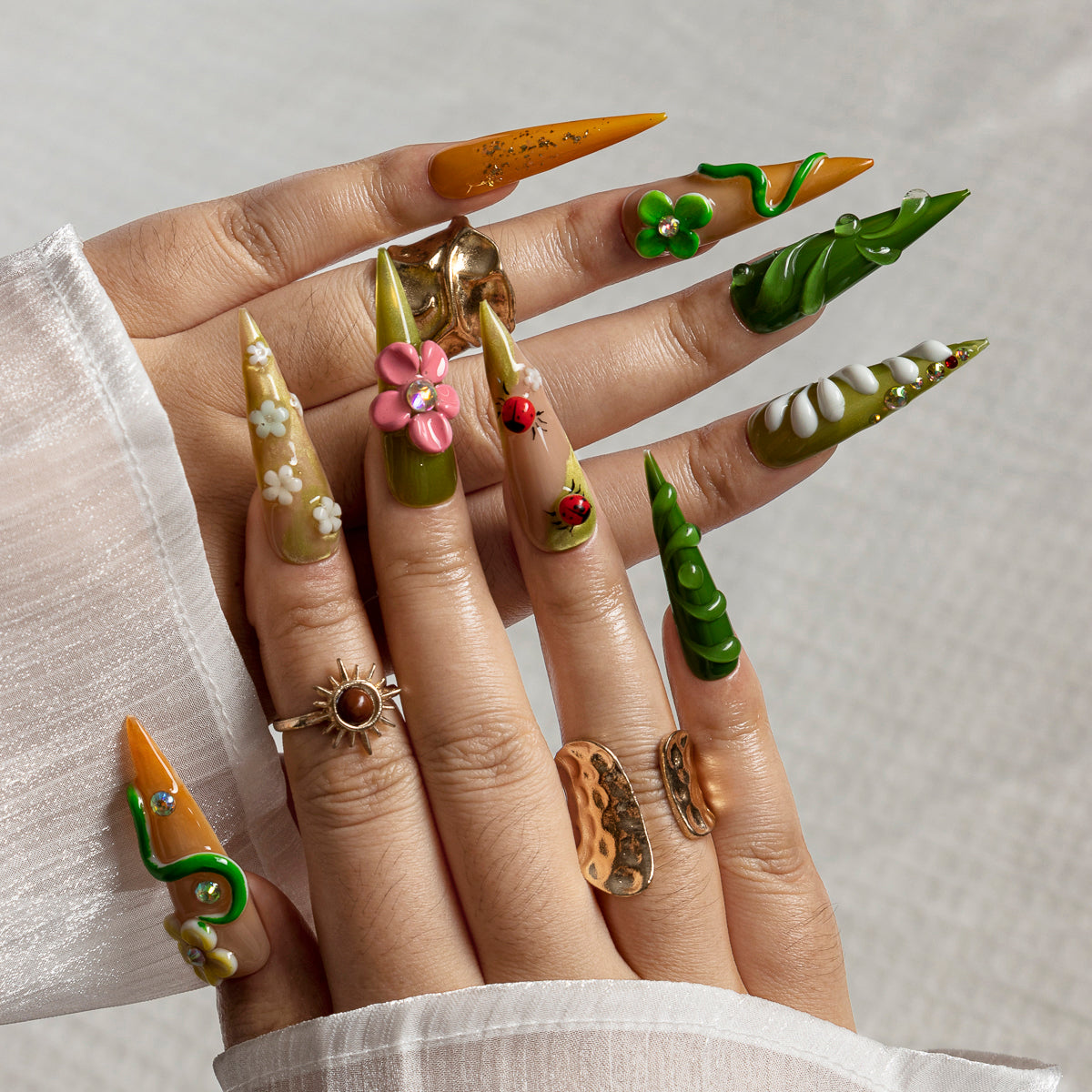 Clover Meadow STLO0048 press-on nails hand model view 1