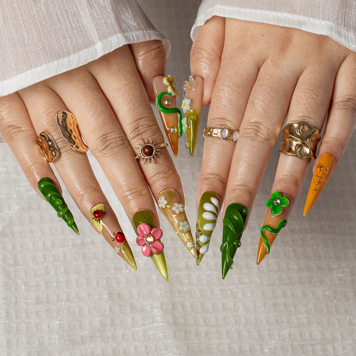 Clover Meadow STLO0048 press-on nails hand model view 2