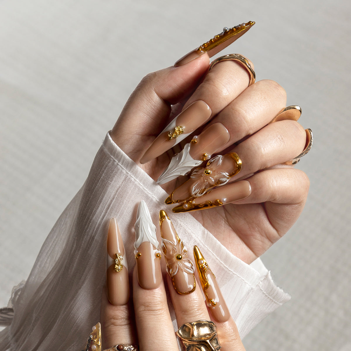Baroque Pearl STLO0049 press-on nails hand model scene view 1
