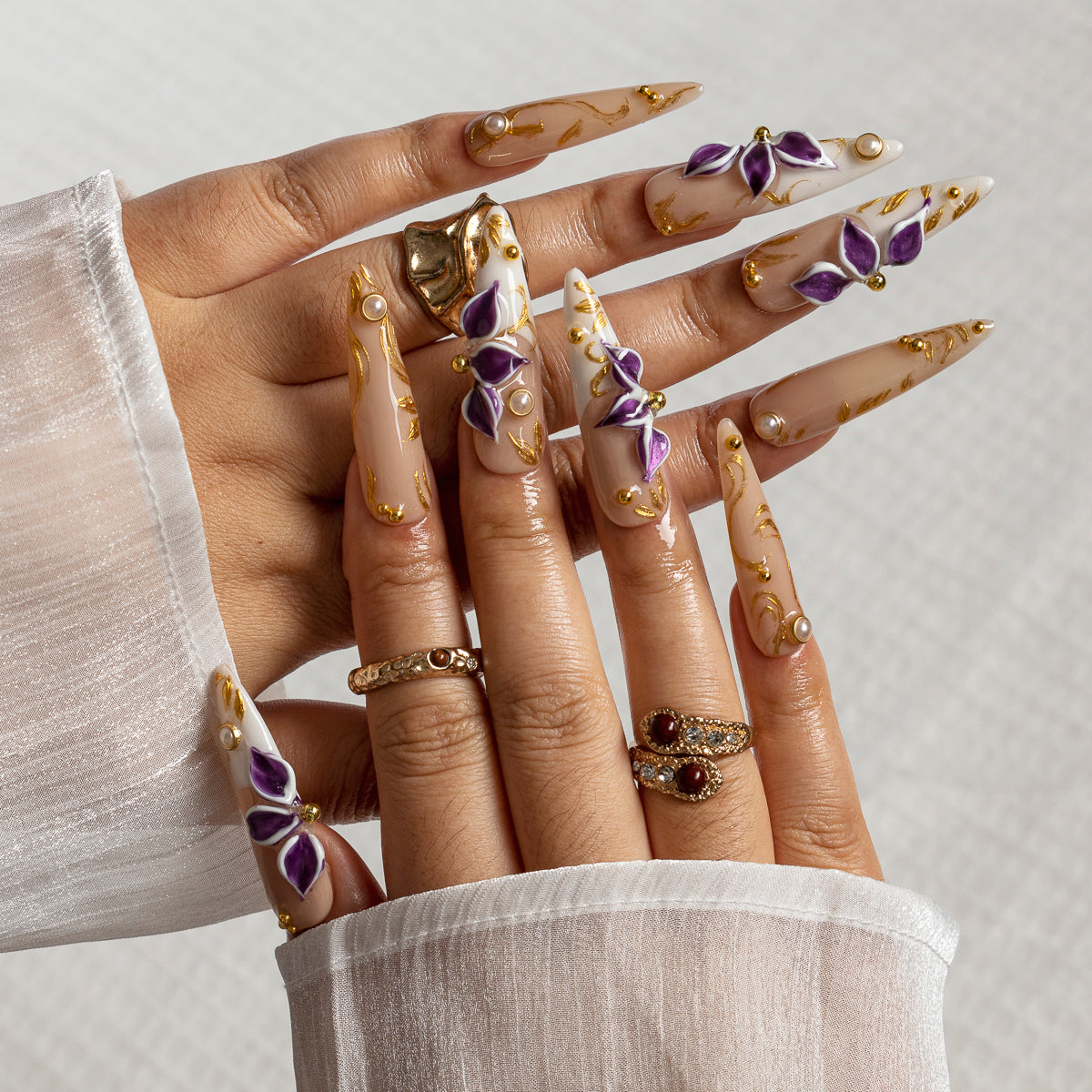 Violet Pearl Vine STLO0050 press-on nails hand model scene view 1