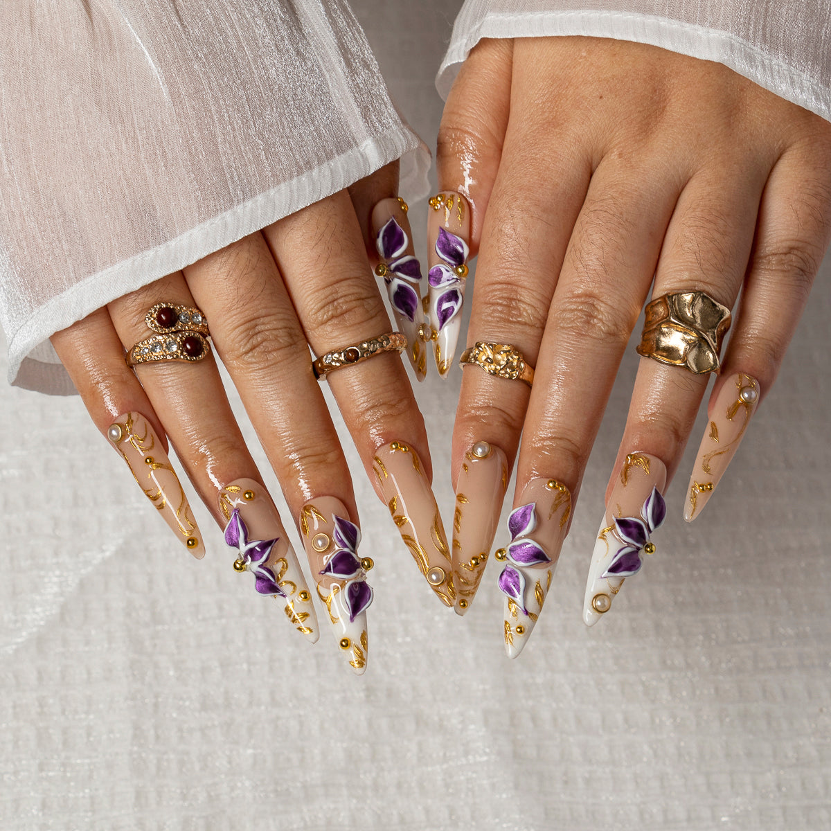 Violet Pearl Vine STLO0050 press-on nails hand model scene view 2