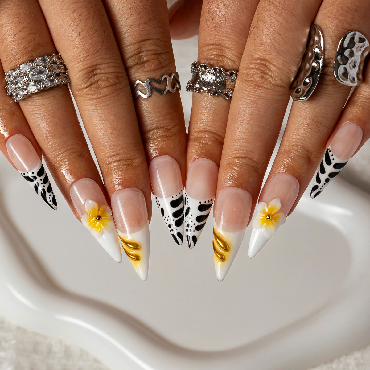Daisy Zebra French STME0010 press-on nails hand model scene view 2