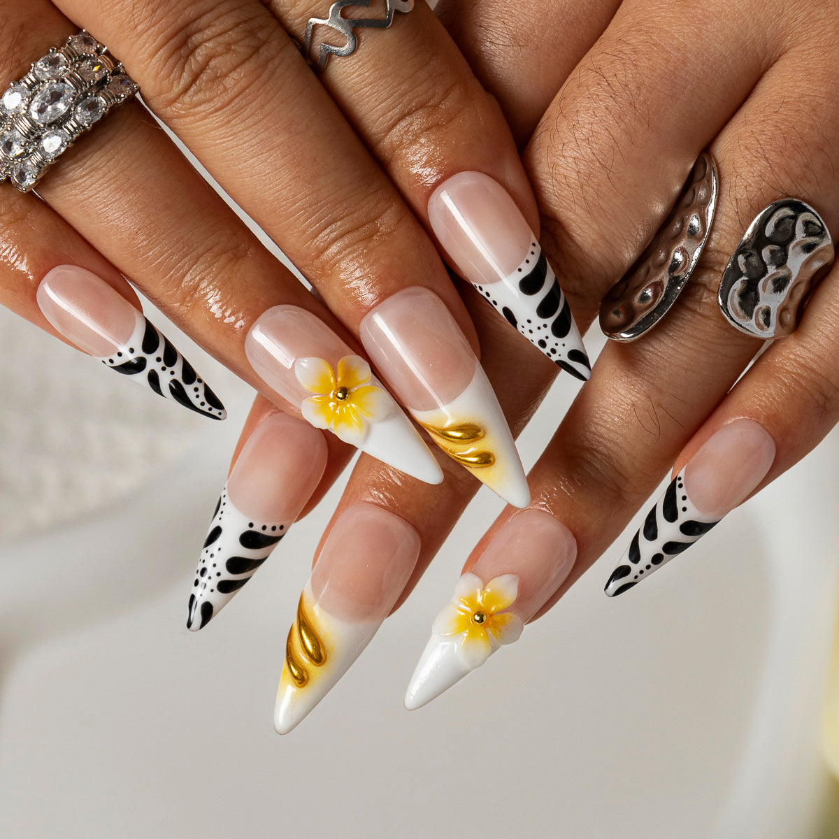 Daisy Zebra French STME0010 press-on nails hand model scene view 3