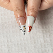 Sapphire Safari Relic STME0028 press-on nails hand model scene view 2