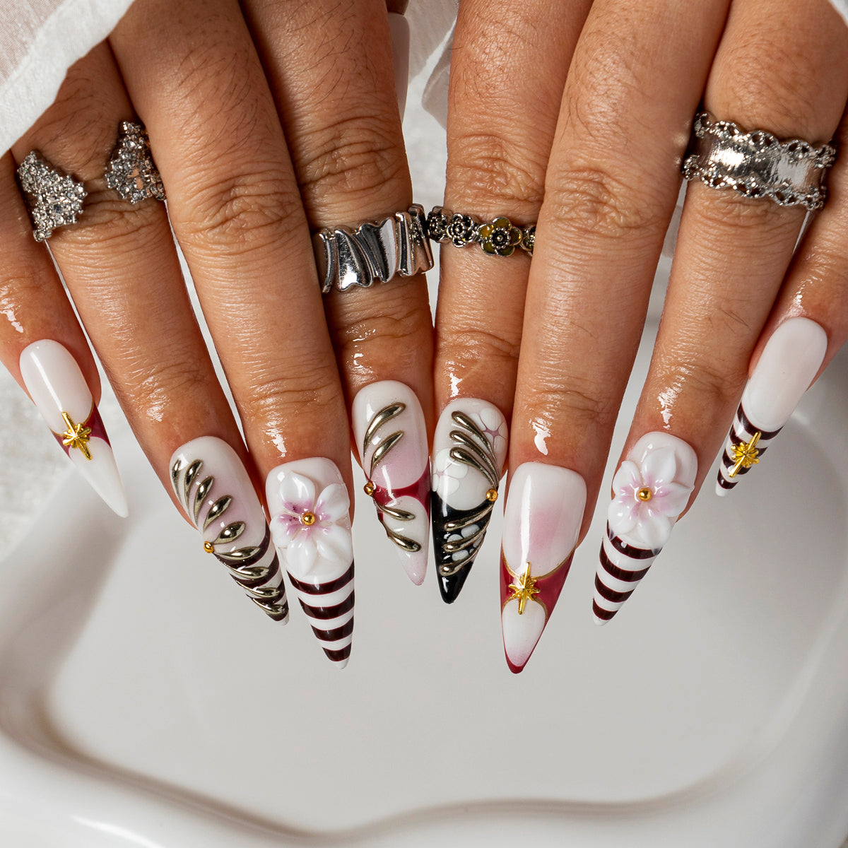 Monochrome Orchid Stripe STME0031 press-on nails hand model scene view 1