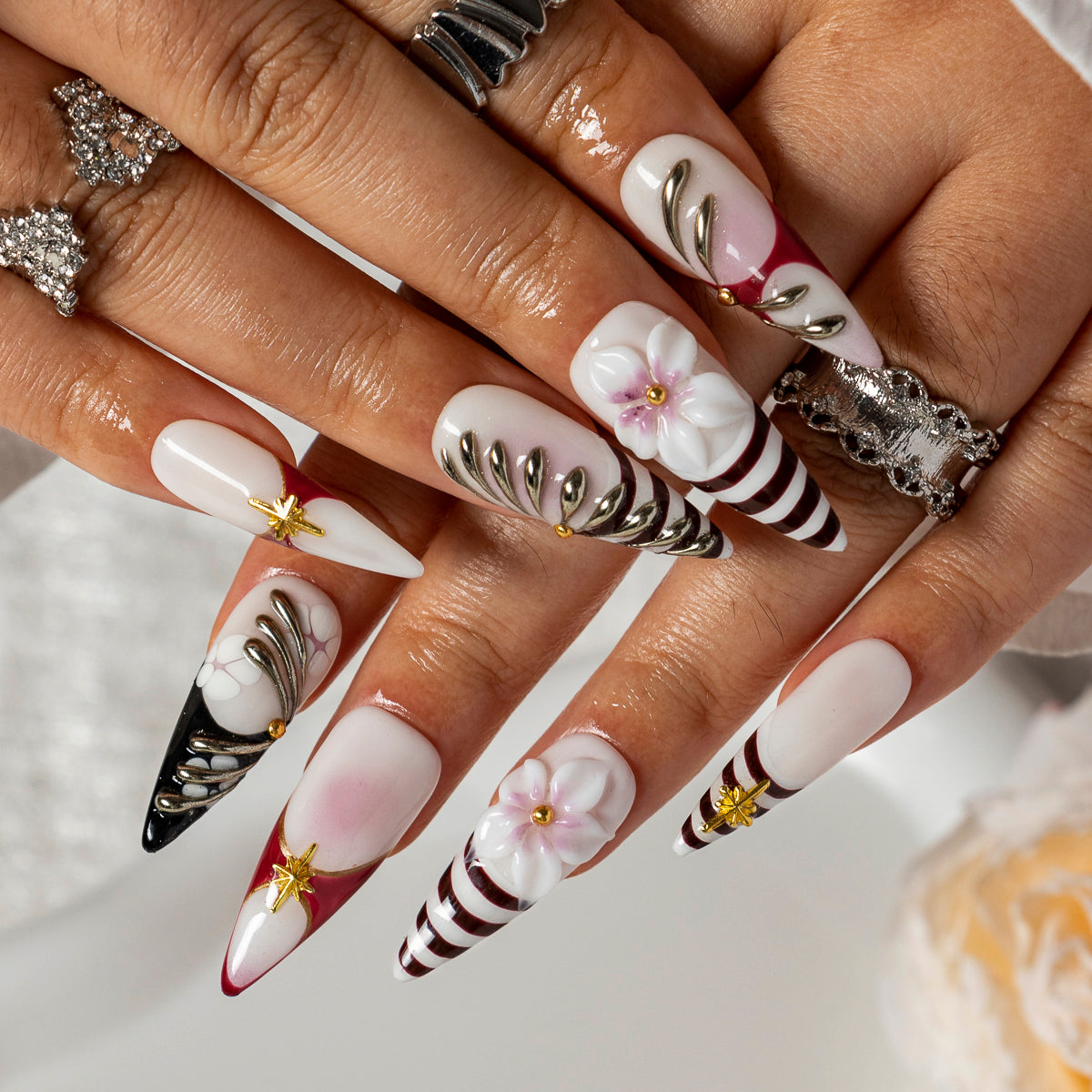 Monochrome Orchid Stripe STME0031 press-on nails hand model scene view 2