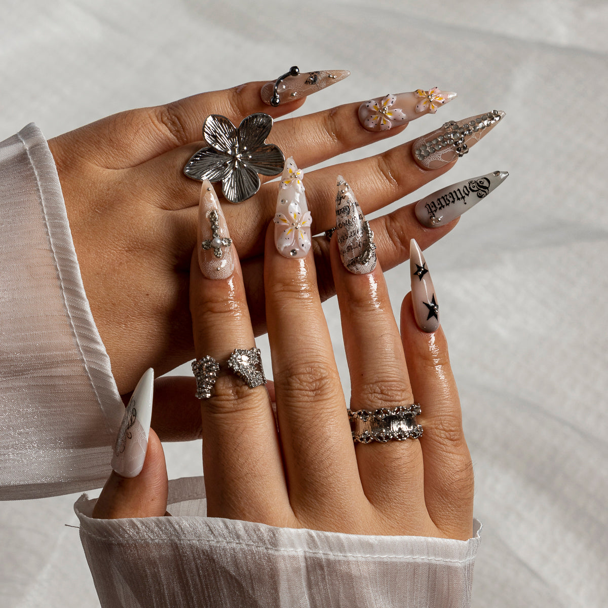 Champagne Lace Relic STME0038 press-on nails hand model scene view 1