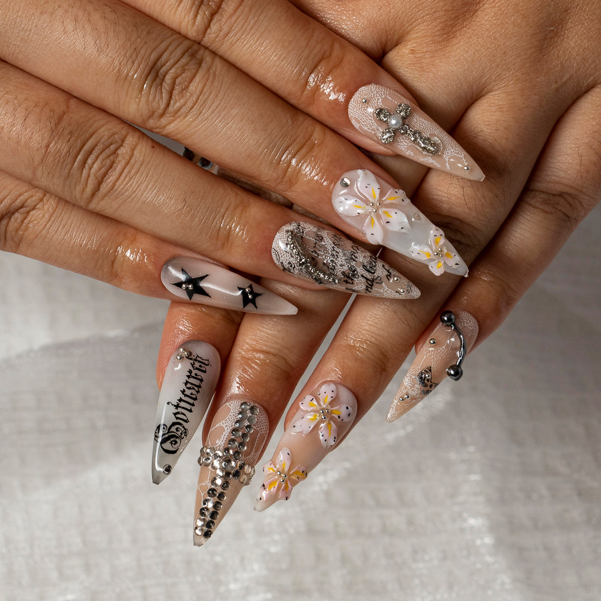 Champagne Lace Relic STME0038 press-on nails hand model scene view 2