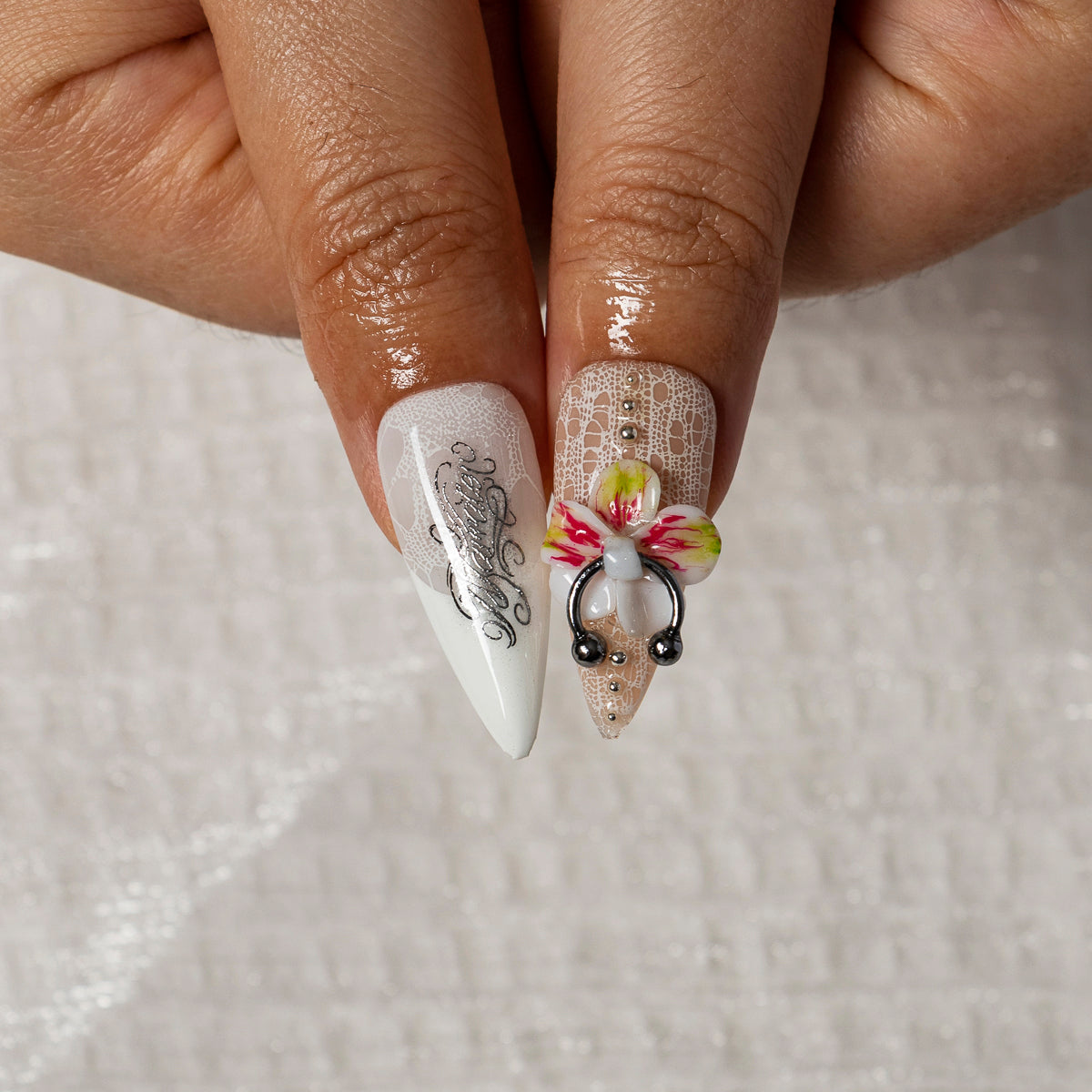 Champagne Lace Relic STME0038 press-on nails hand model scene view 3