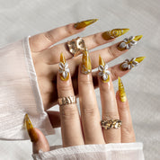 Citrine Garden Halo STME0043 press-on nails hand model scene view 2