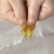 Citrine Garden Halo STME0043 press-on nails hand model scene view 3
