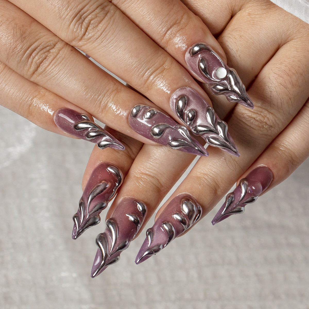 Plum Chrome Coil STME0048 press-on nails hand model scene view 3