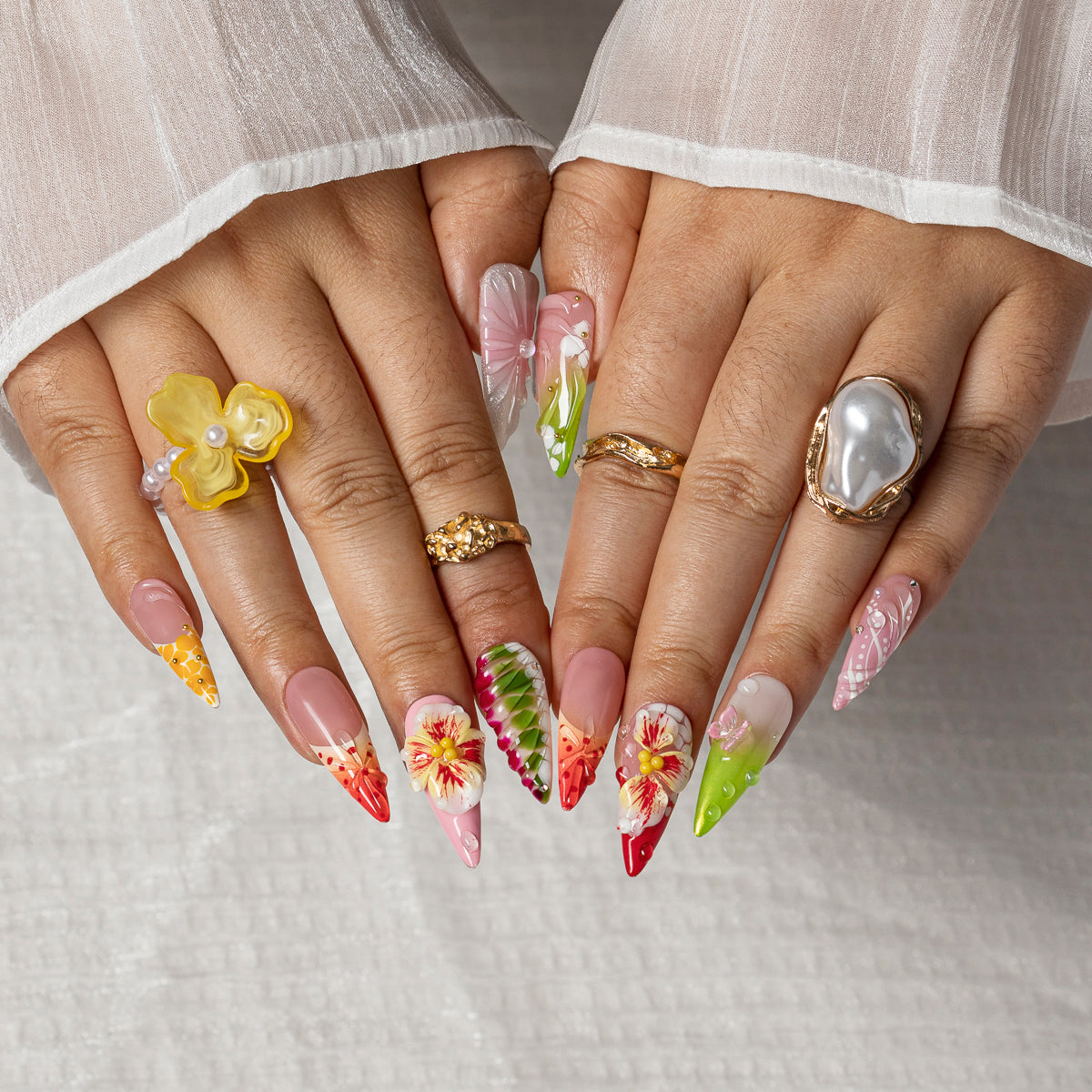 Sunset Hibiscus Veil STME0054 press-on nails hand model scene view 1