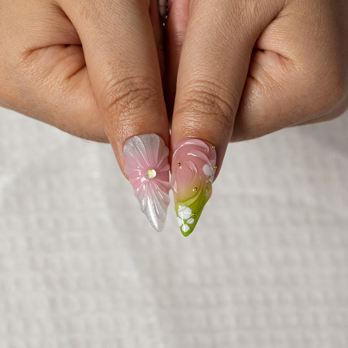 Sunset Hibiscus Veil STME0054 press-on nails hand model scene view 3
